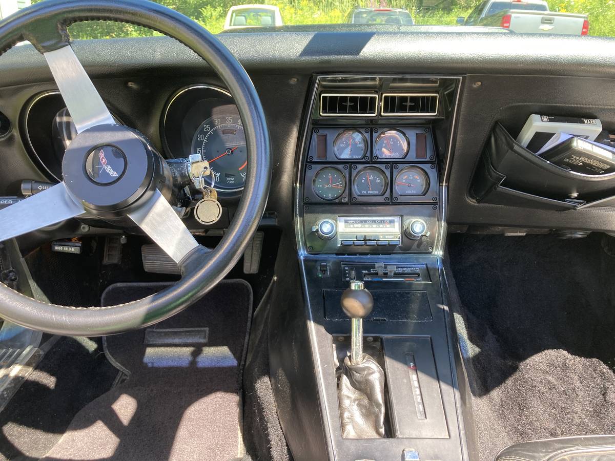 Chevrolet-corvette-1977-black-4