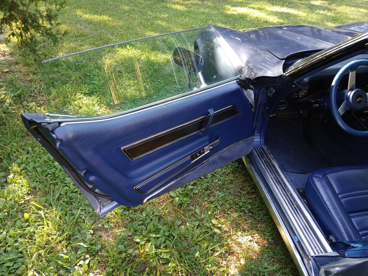 Chevrolet-corvette-1977-blue-2