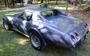 Chevrolet-corvette-1977-blue-3