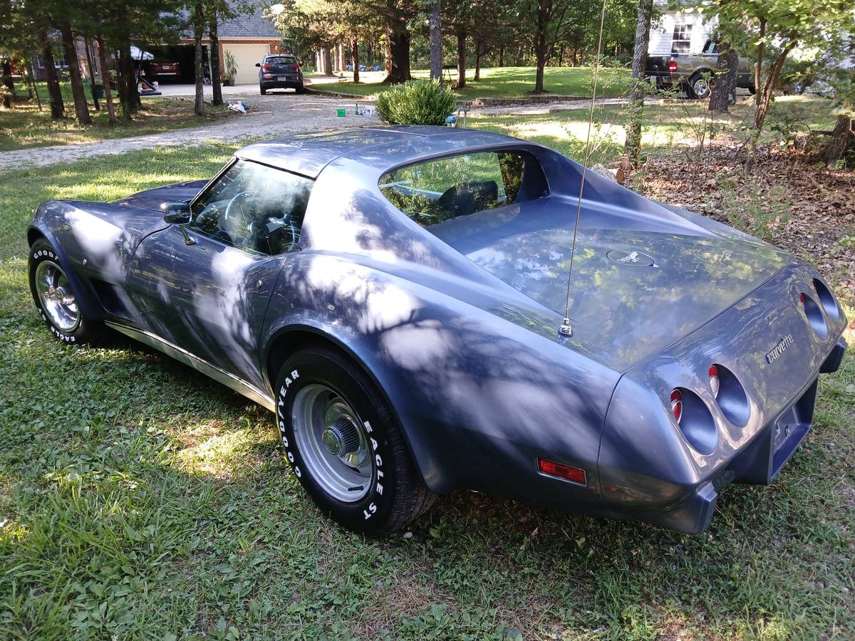 Chevrolet-corvette-1977-blue-3