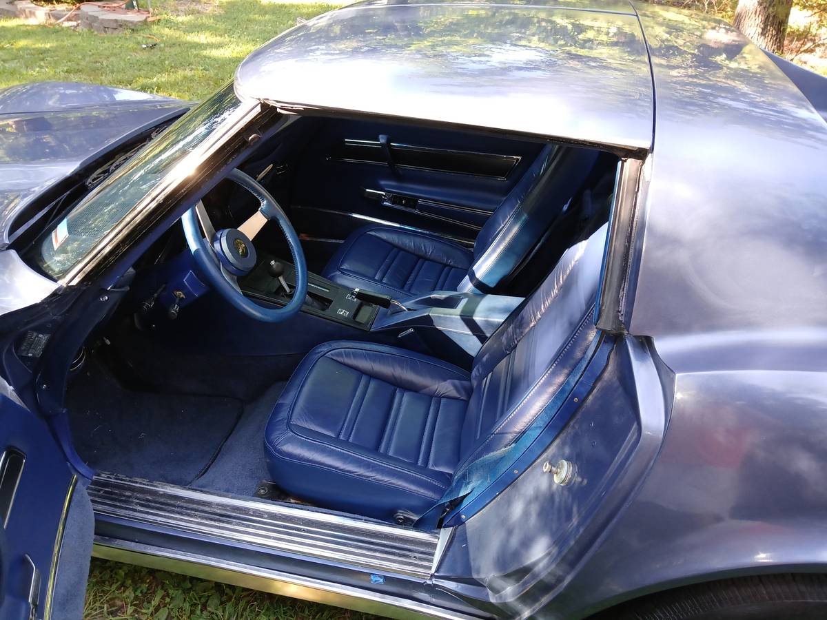 Chevrolet-corvette-1977-blue