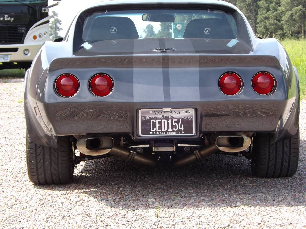 Chevrolet-corvette-1977-grey-3