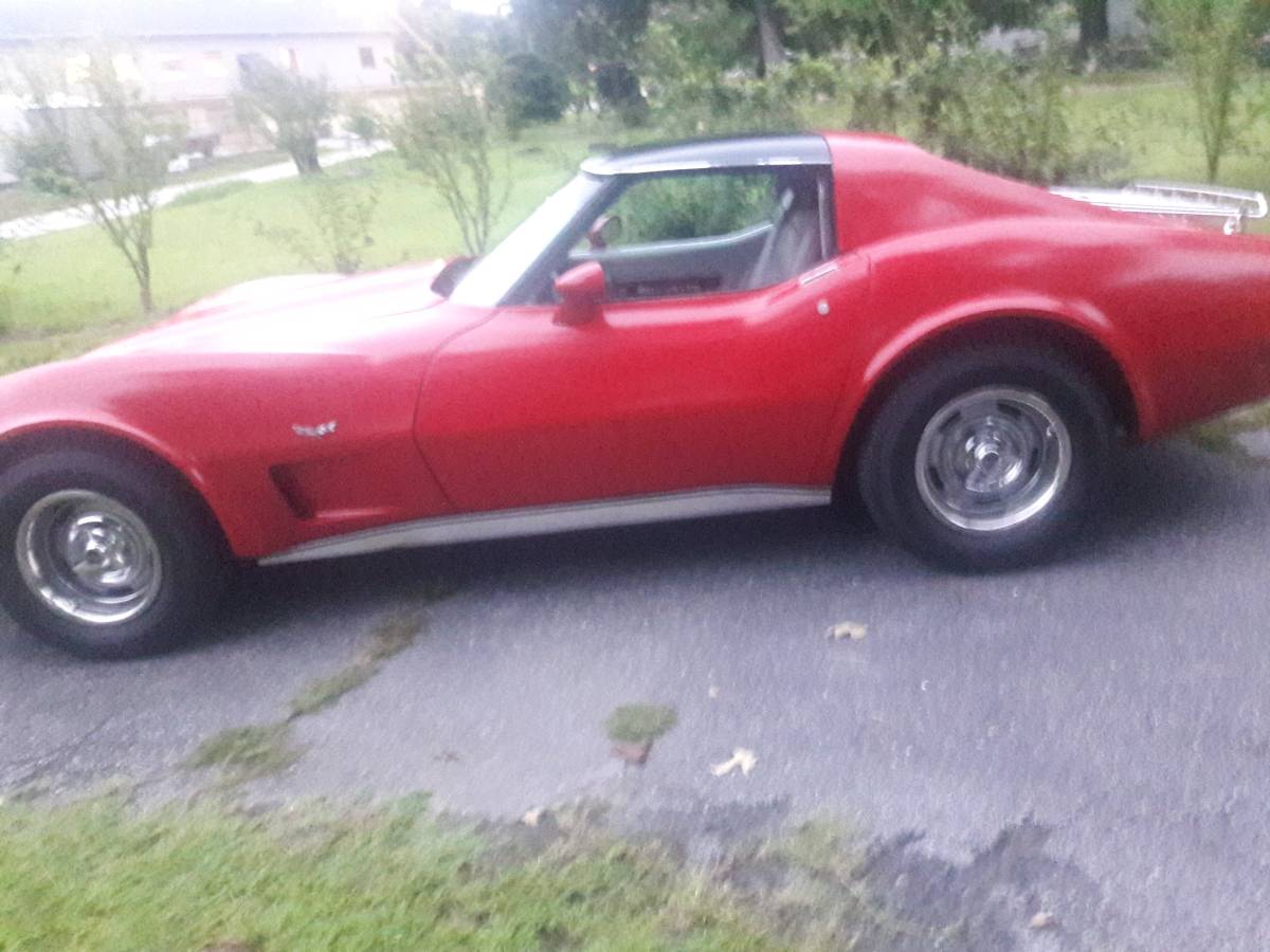 Chevrolet-corvette-1977-red-3