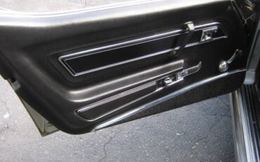 Chevrolet-corvette-1977-silver-17