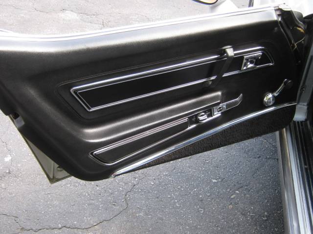 Chevrolet-corvette-1977-silver-17