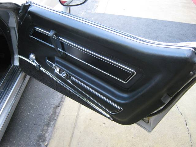 Chevrolet-corvette-1977-silver-18