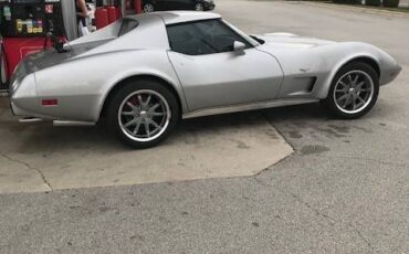 Chevrolet-corvette-1977-silver-2