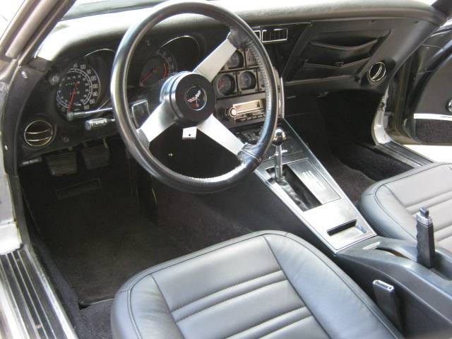 Chevrolet-corvette-1977-silver-20