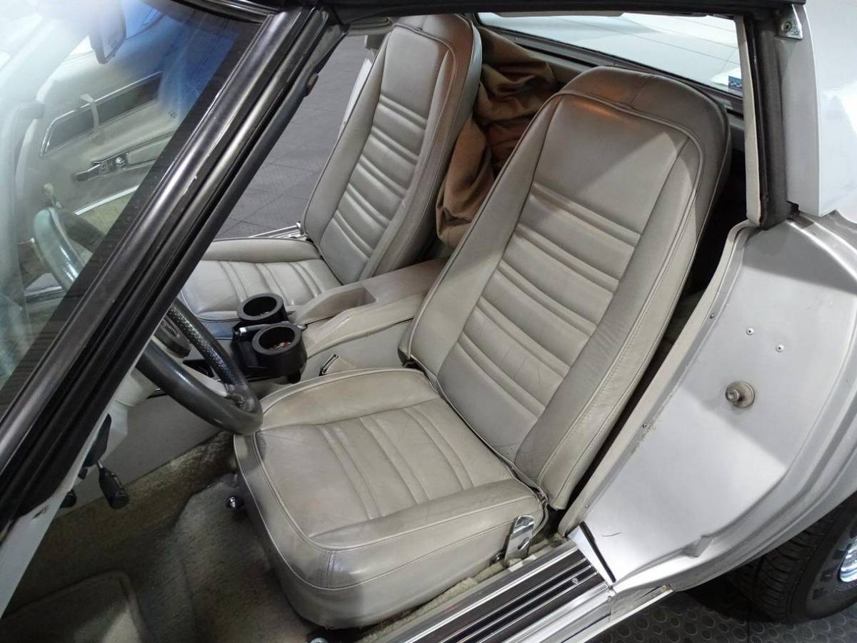 Chevrolet-corvette-1977-silver-6