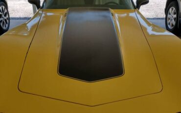 Chevrolet-corvette-1977-yellow-1