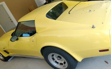 Chevrolet-corvette-1977-yellow-2