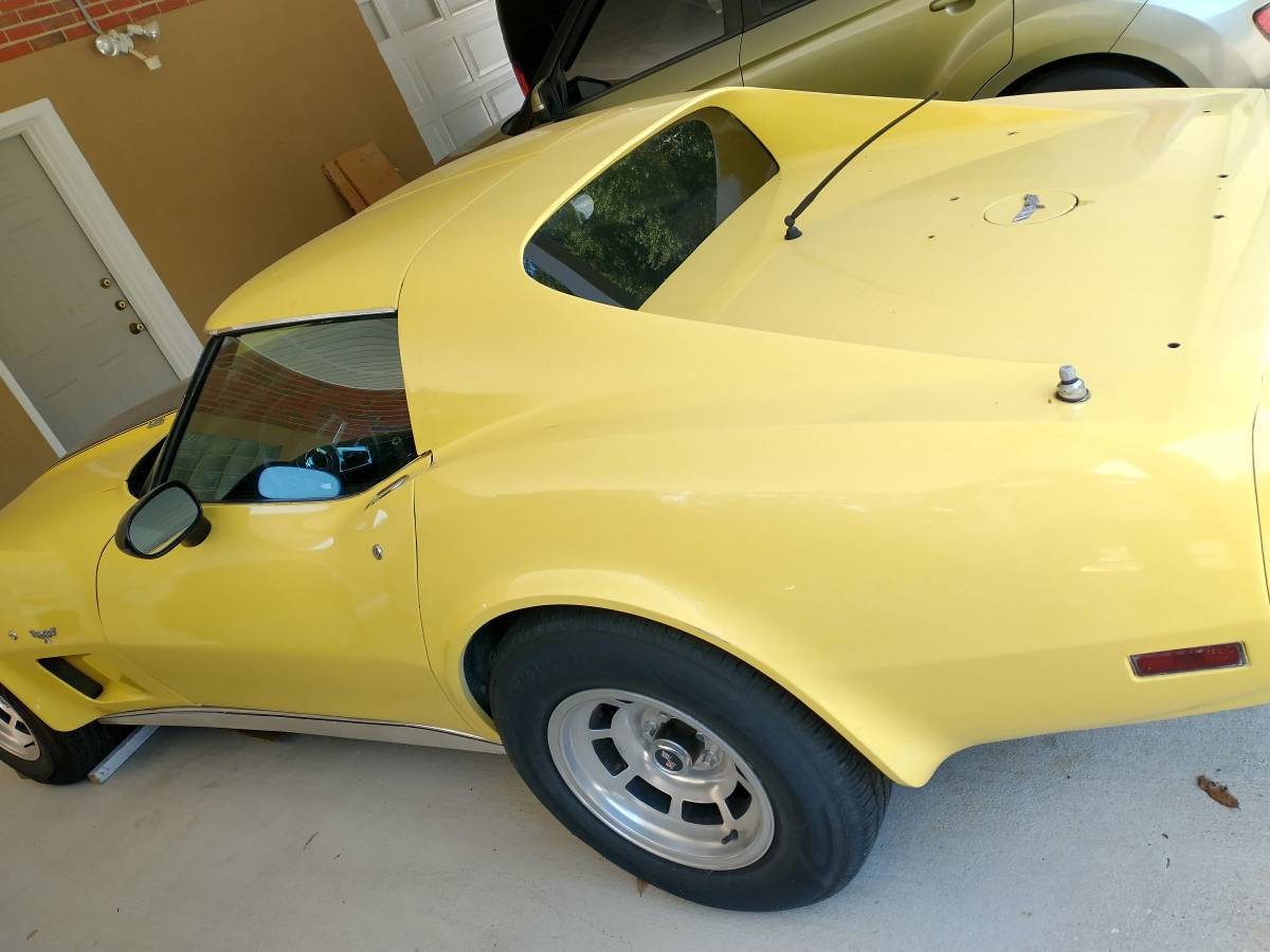Chevrolet-corvette-1977-yellow-2