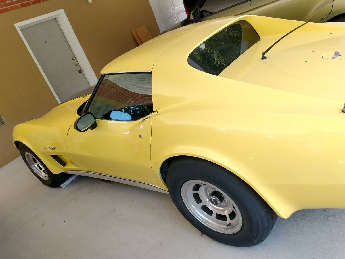 Chevrolet-corvette-1977-yellow-3