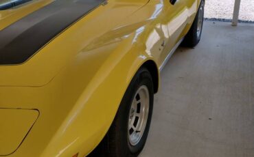Chevrolet-corvette-1977-yellow