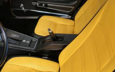 Chevrolet-corvette-1977-yellow-4
