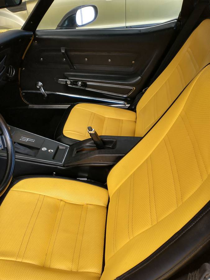 Chevrolet-corvette-1977-yellow-4