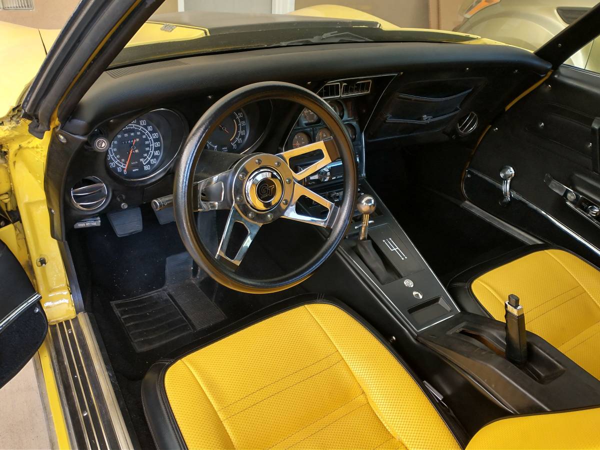 Chevrolet-corvette-1977-yellow-5