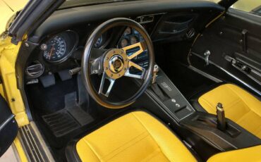 Chevrolet-corvette-1977-yellow-6