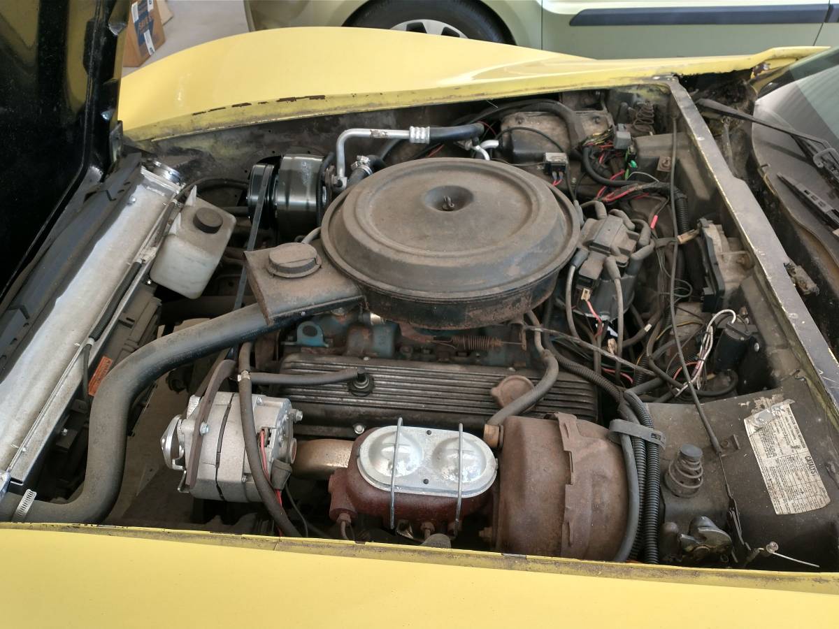 Chevrolet-corvette-1977-yellow-7