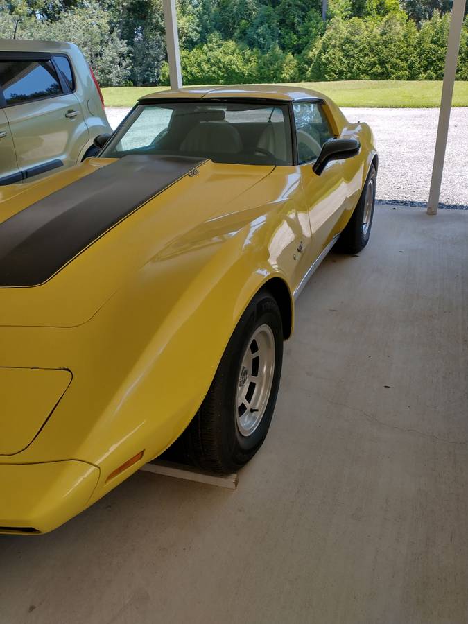 Chevrolet-corvette-1977-yellow