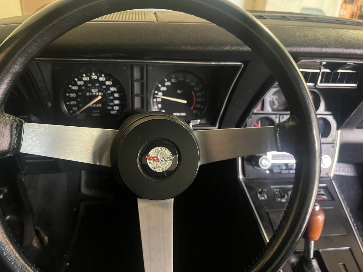 Chevrolet-corvette-1978-black-12