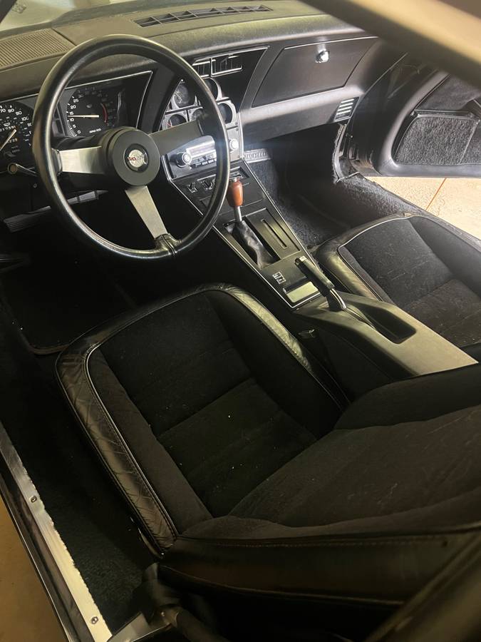 Chevrolet-corvette-1978-black-14
