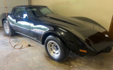 Chevrolet-corvette-1978-black-3