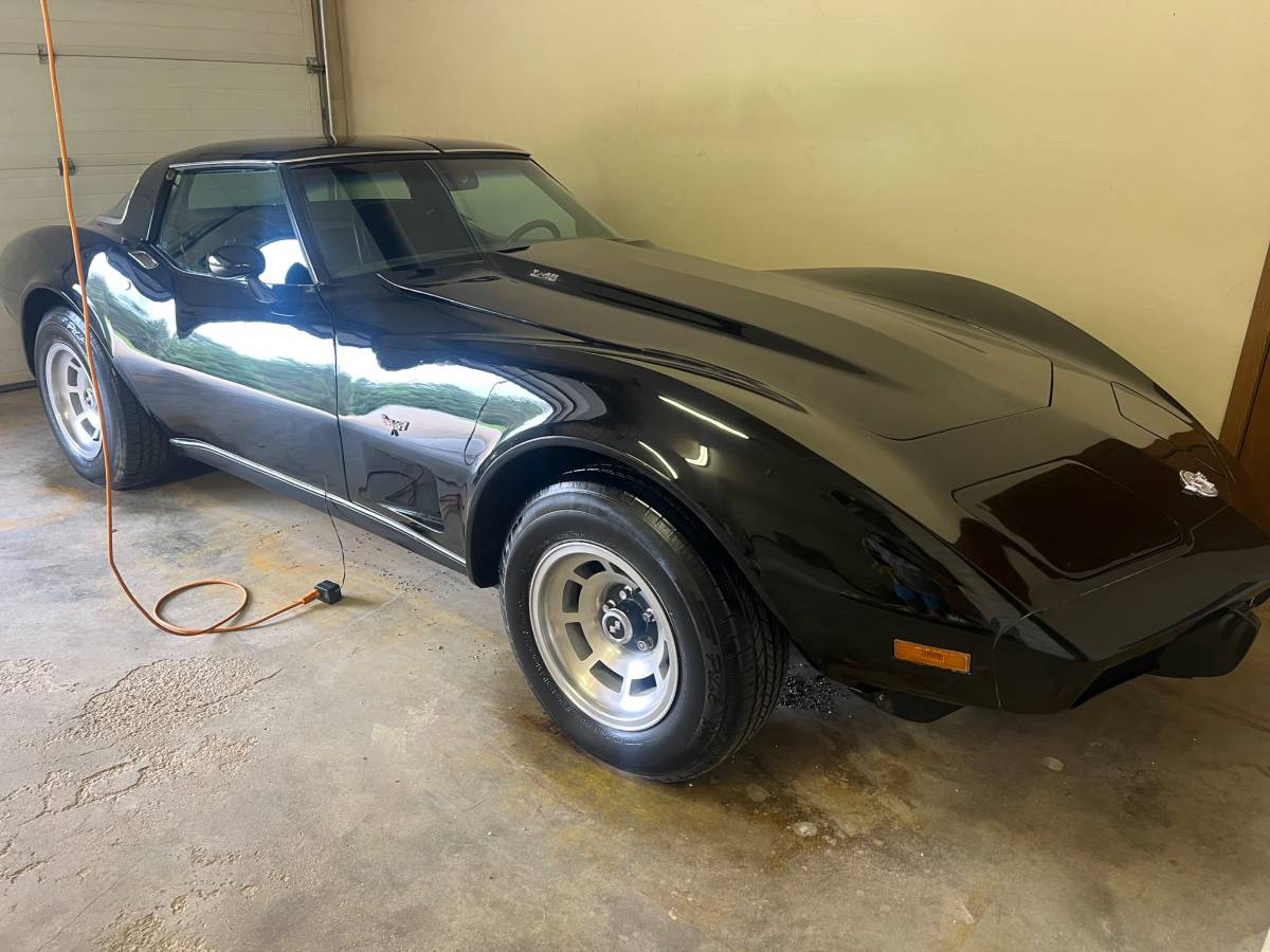 Chevrolet-corvette-1978-black-3