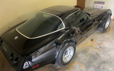Chevrolet-corvette-1978-black