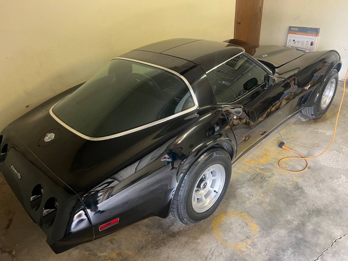 Chevrolet-corvette-1978-black