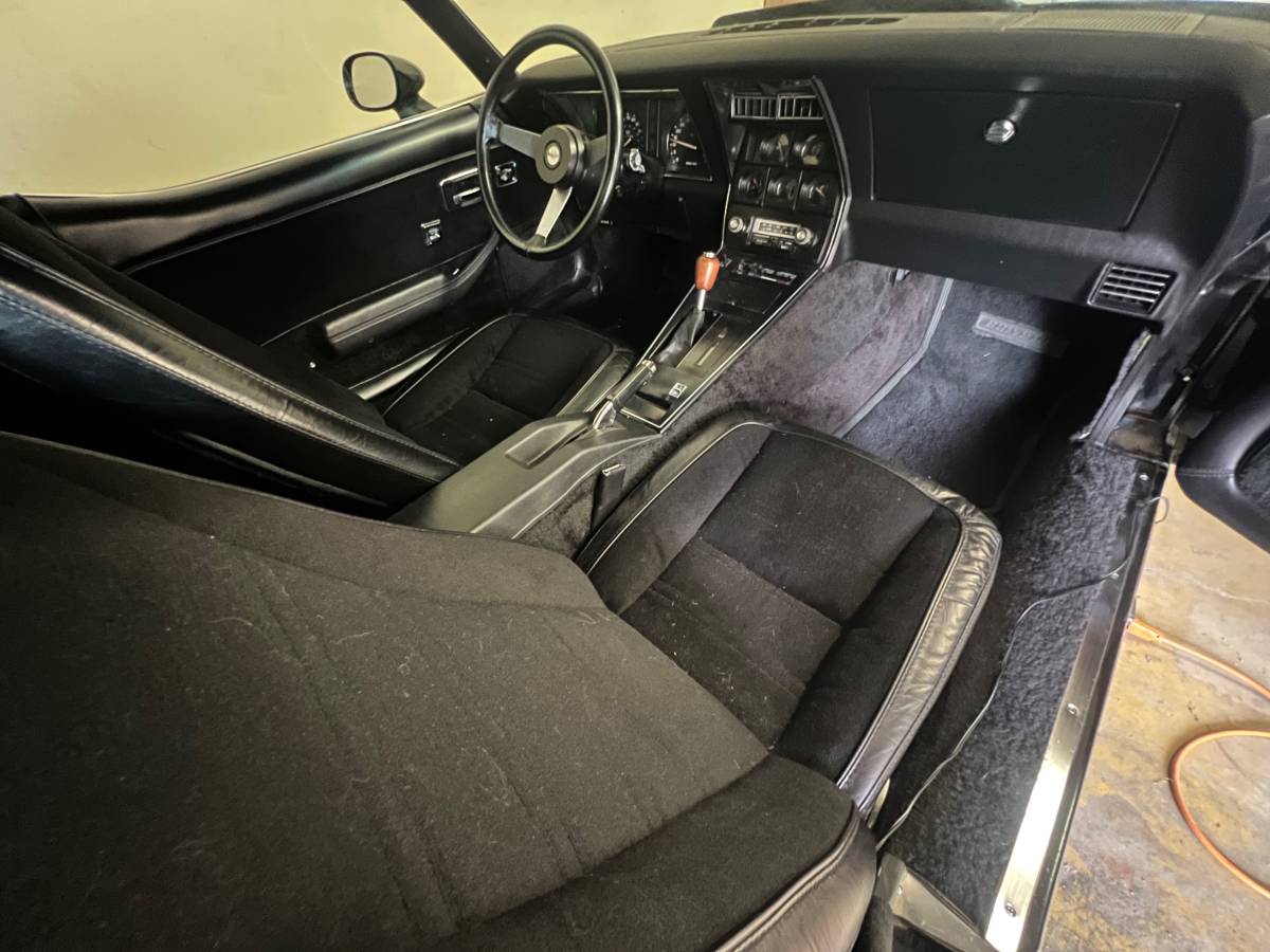 Chevrolet-corvette-1978-black-8