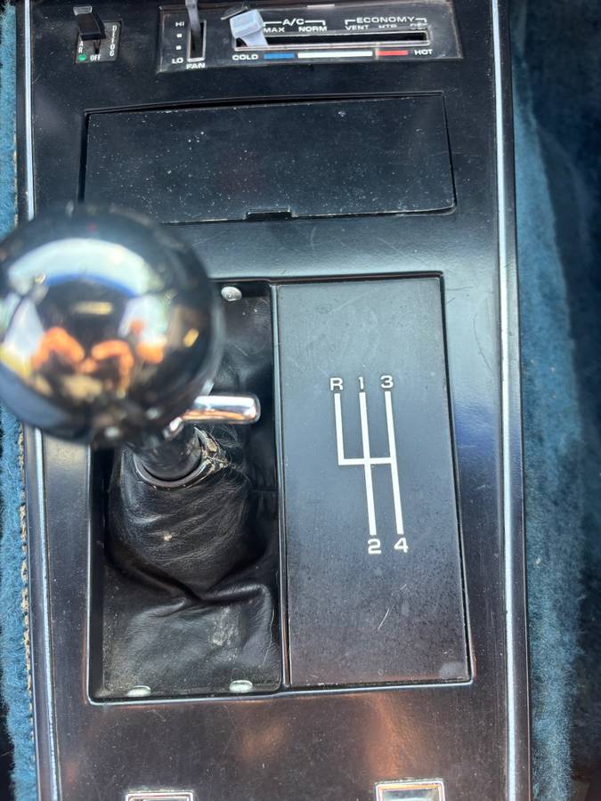 Chevrolet-corvette-1978-blue-1
