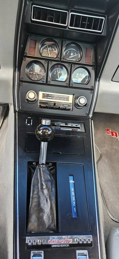 Chevrolet-corvette-1978-custom-17