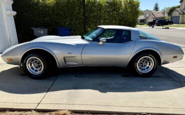 Chevrolet-corvette-1978-silver-1