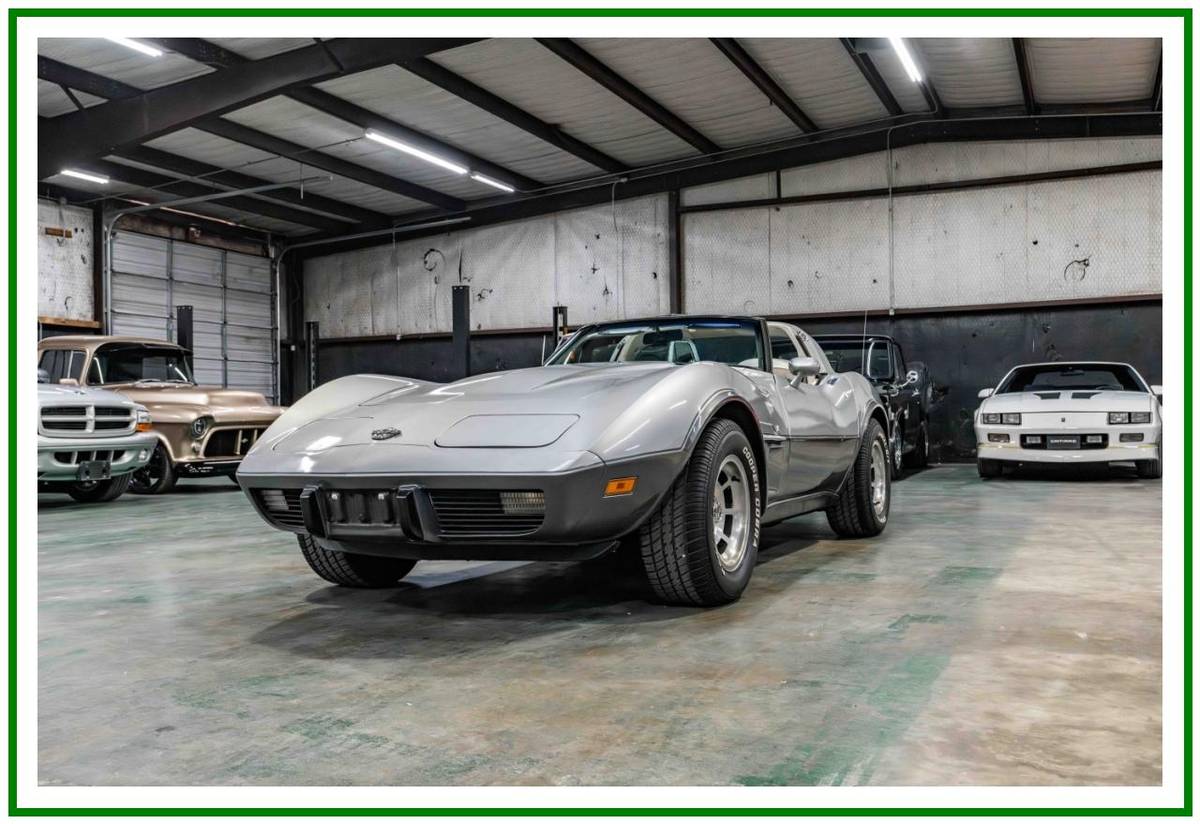 Chevrolet-corvette-1978-silver-10