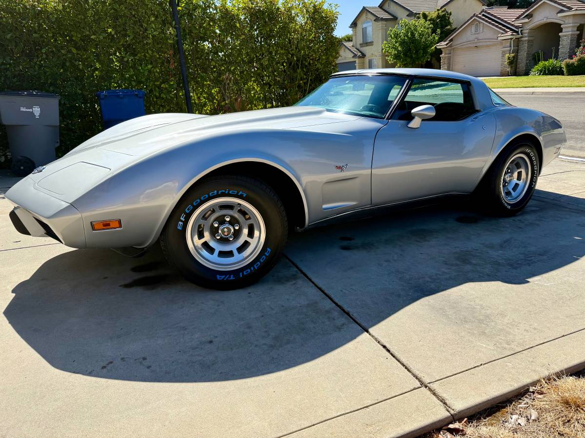 Chevrolet-corvette-1978-silver-10