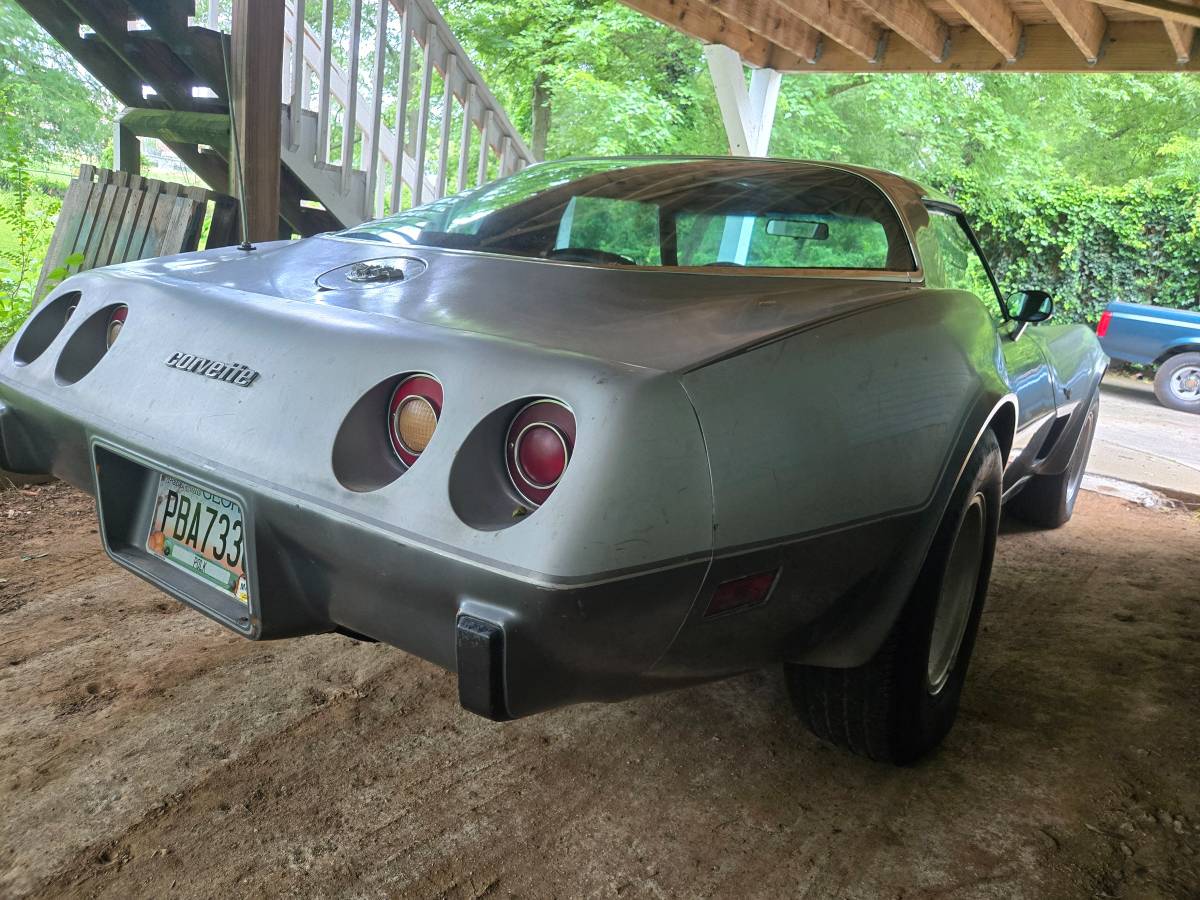 Chevrolet-corvette-1978-silver-11