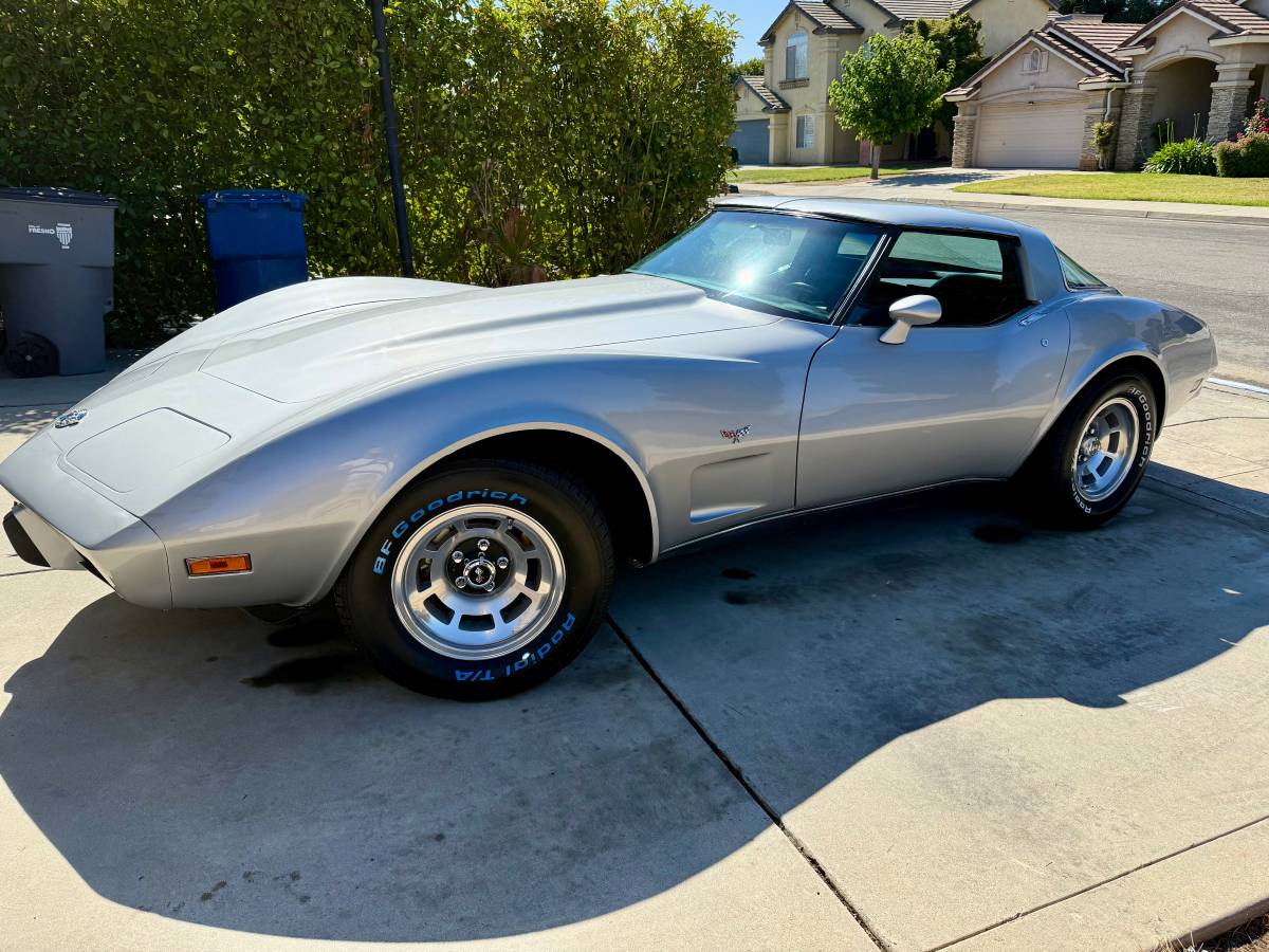 Chevrolet-corvette-1978-silver-11