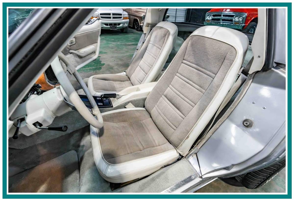 Chevrolet-corvette-1978-silver-13
