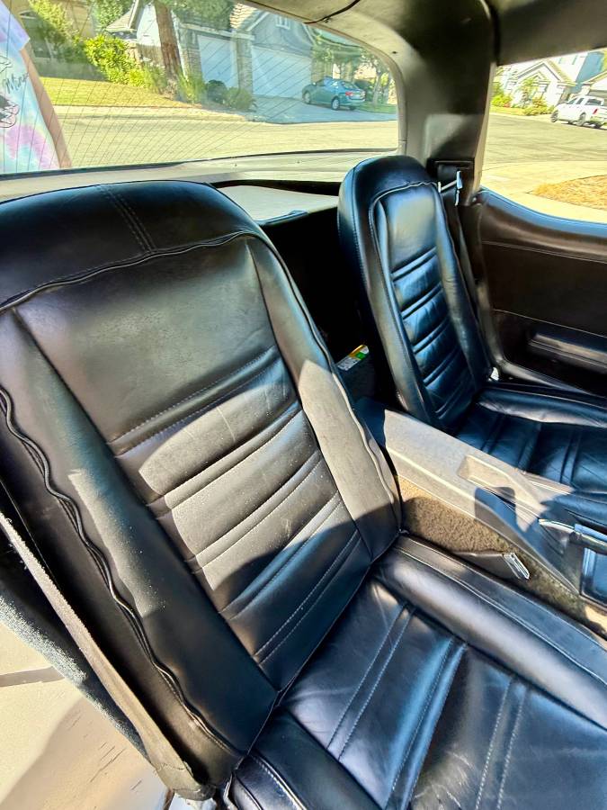 Chevrolet-corvette-1978-silver-15