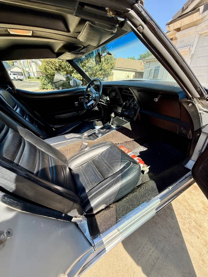 Chevrolet-corvette-1978-silver-16