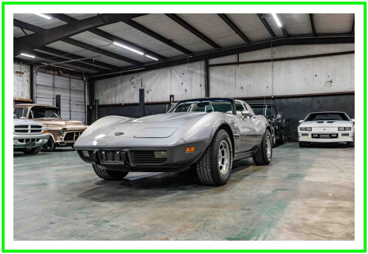Chevrolet-corvette-1978-silver-25