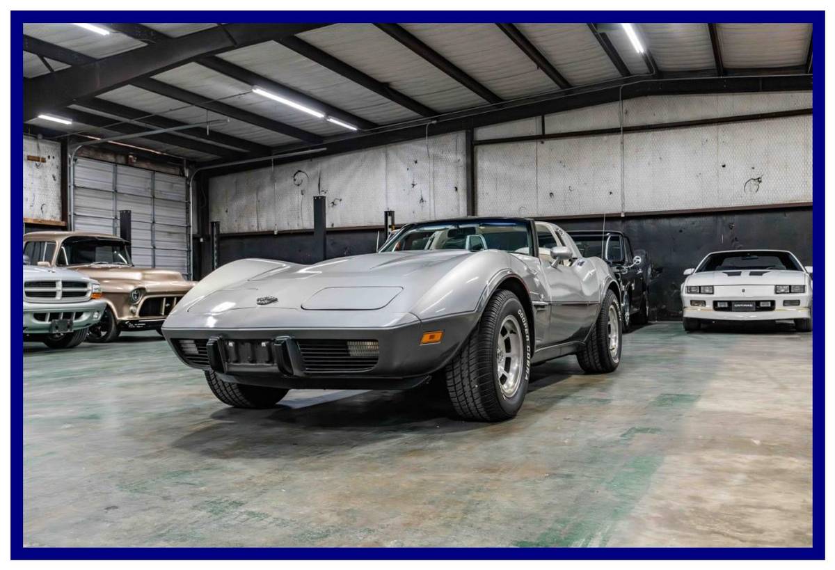 Chevrolet-corvette-1978-silver-26