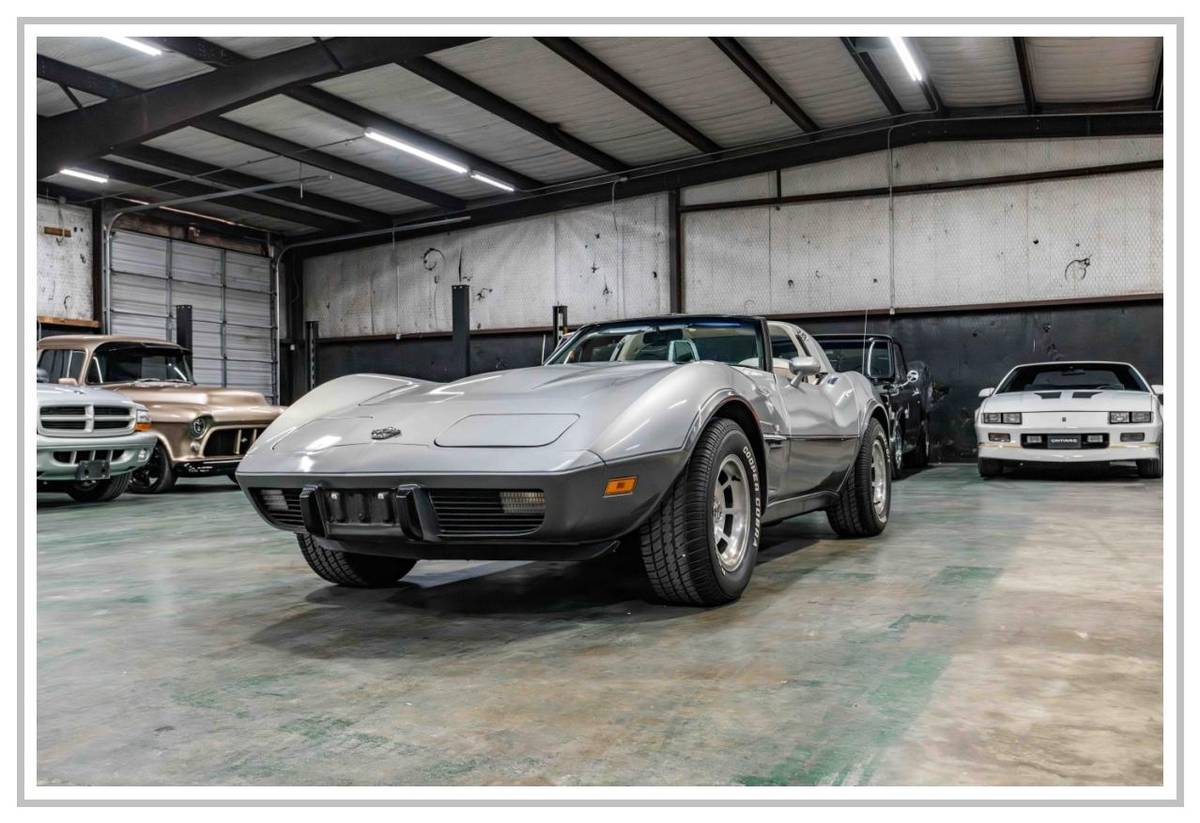 Chevrolet-corvette-1978-silver-27