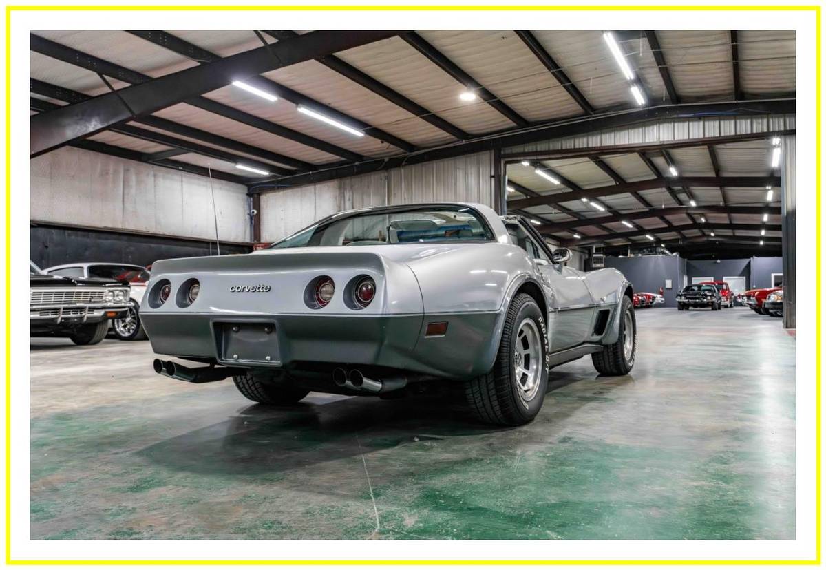 Chevrolet-corvette-1978-silver-29