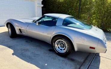Chevrolet-corvette-1978-silver-3
