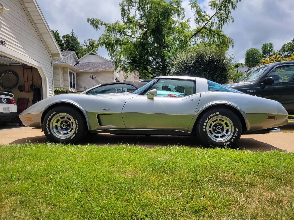 Chevrolet-corvette-1978-silver-3