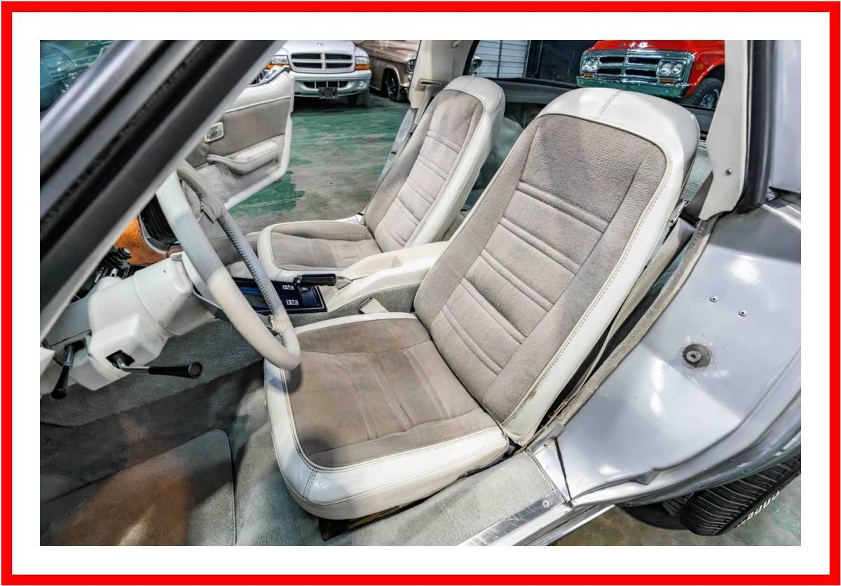 Chevrolet-corvette-1978-silver-32
