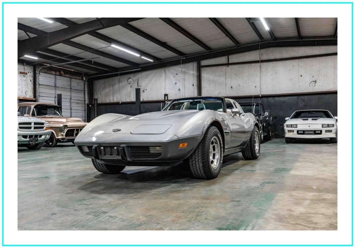 Chevrolet-corvette-1978-silver-40