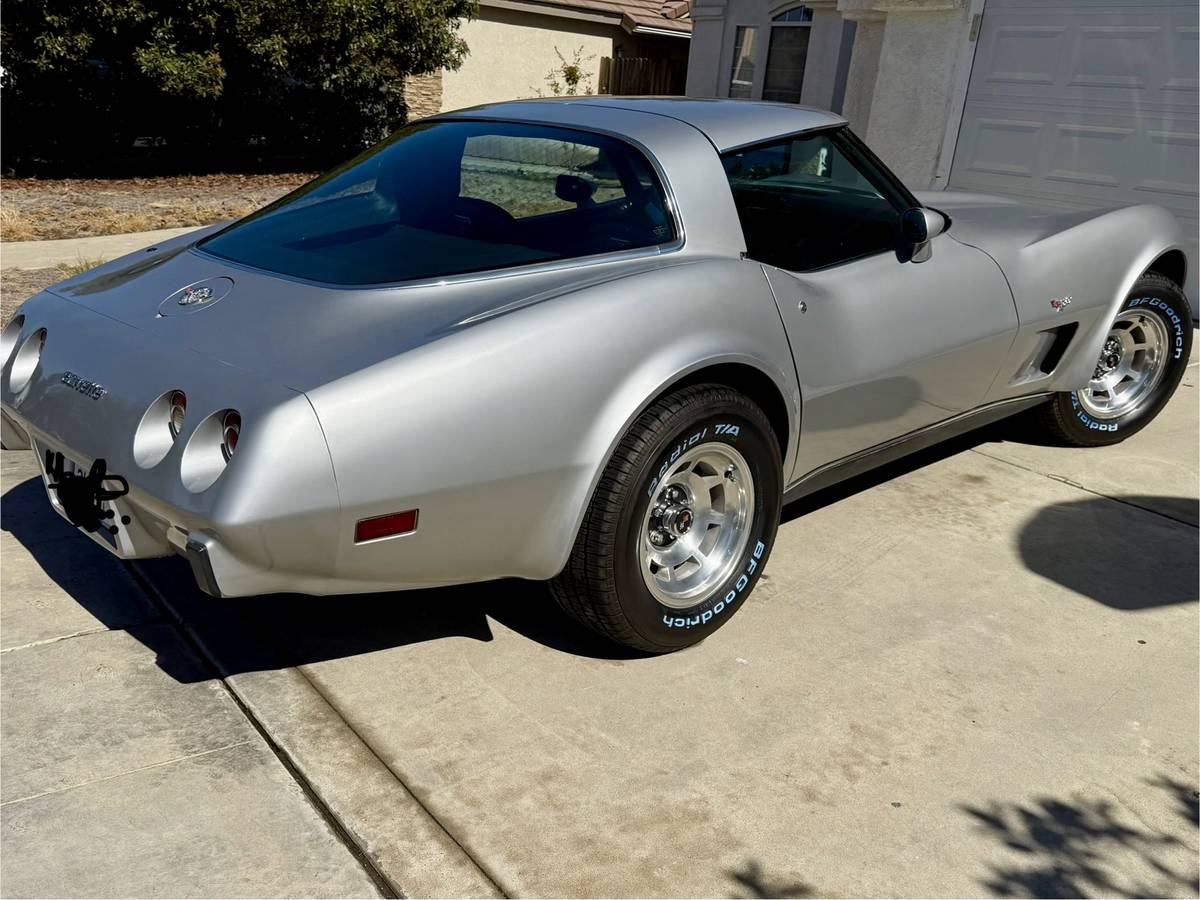 Chevrolet-corvette-1978-silver-5